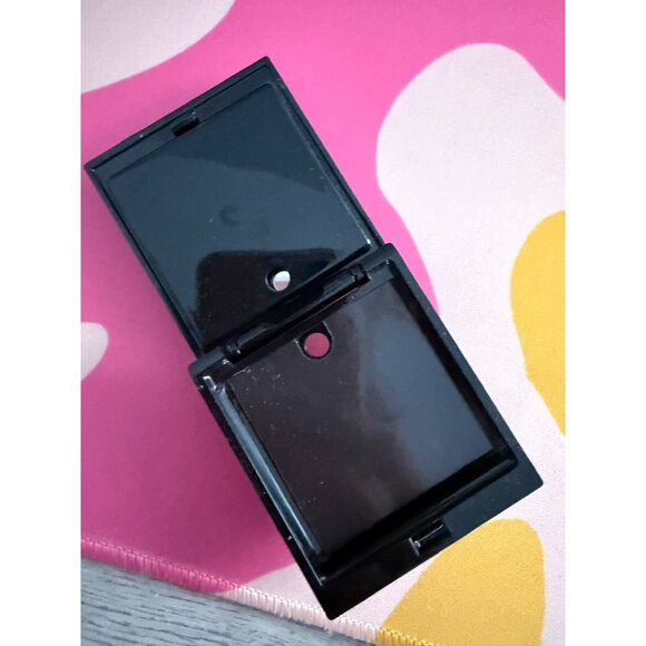 Trish McEvoy Makeup Wardrobing Refillable Compact with 4 Eye Shadows Case Only - Picture 4 of 4